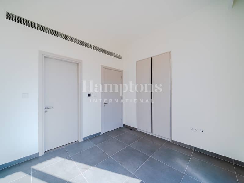 Single Row | Large Layout | Vacant - Image 12