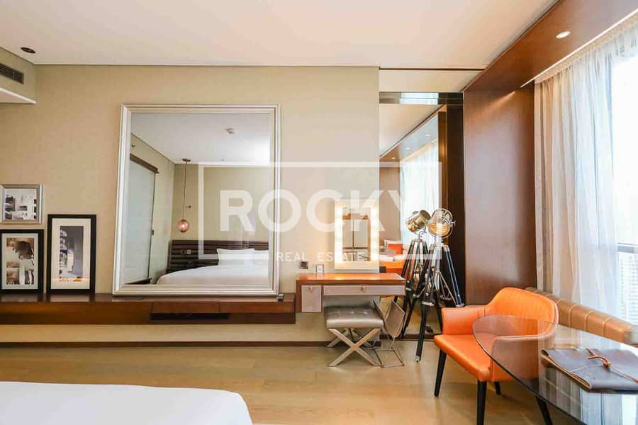 HOTEL ROOM | IN HOTEL POOL | VACANT - Image 10