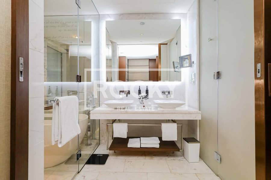 HOTEL ROOM | IN HOTEL POOL | VACANT - Image 15