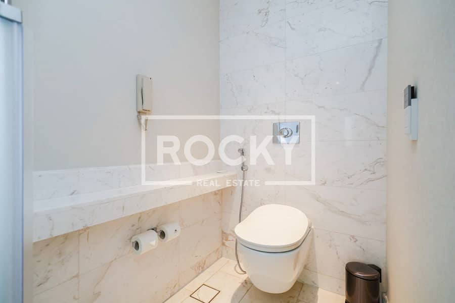 HOTEL ROOM | IN HOTEL POOL | VACANT - Image 18