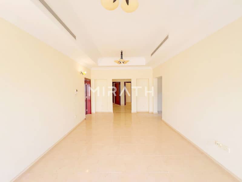 Spacious Villa | 4 cheques | Prime Location