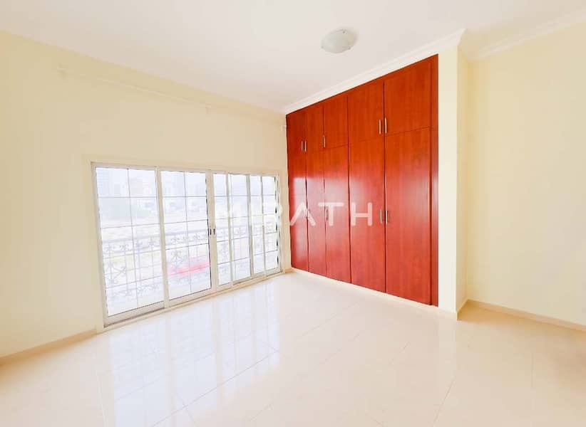 Spacious Villa | 4 cheques | Prime Location - Image 10