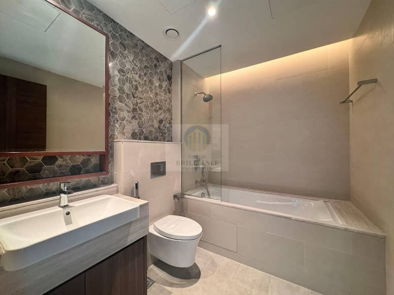 Elegant 1BR Brand New | Balcony | Burj Khalifa Community | Downtown - Image 7