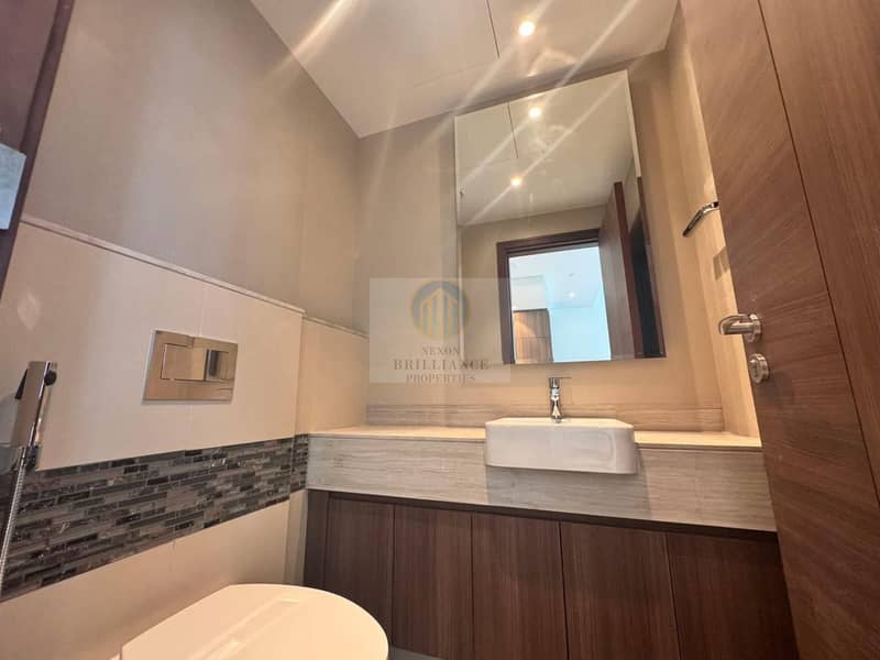 Elegant 1BR Brand New | Balcony | Burj Khalifa Community | Downtown - Image 17