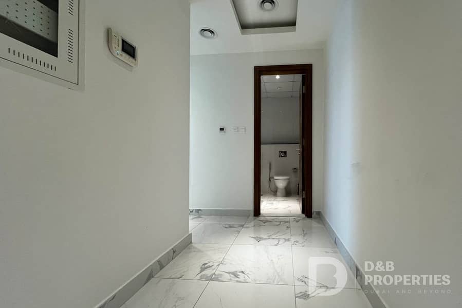 Vacant | High Floor | Well Maintained - Image 9