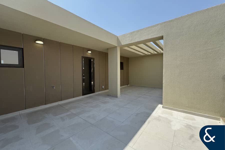 Single Row | 4 Bedrooms | Near Golf Club - Image 13