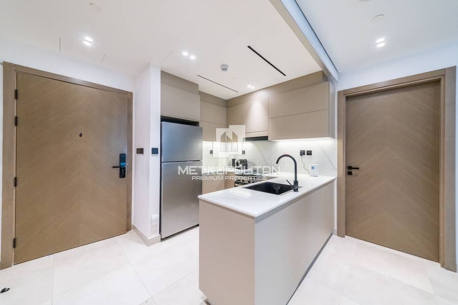 Vacant | Fully Furnished & Upgraded | Private Jacuzzi