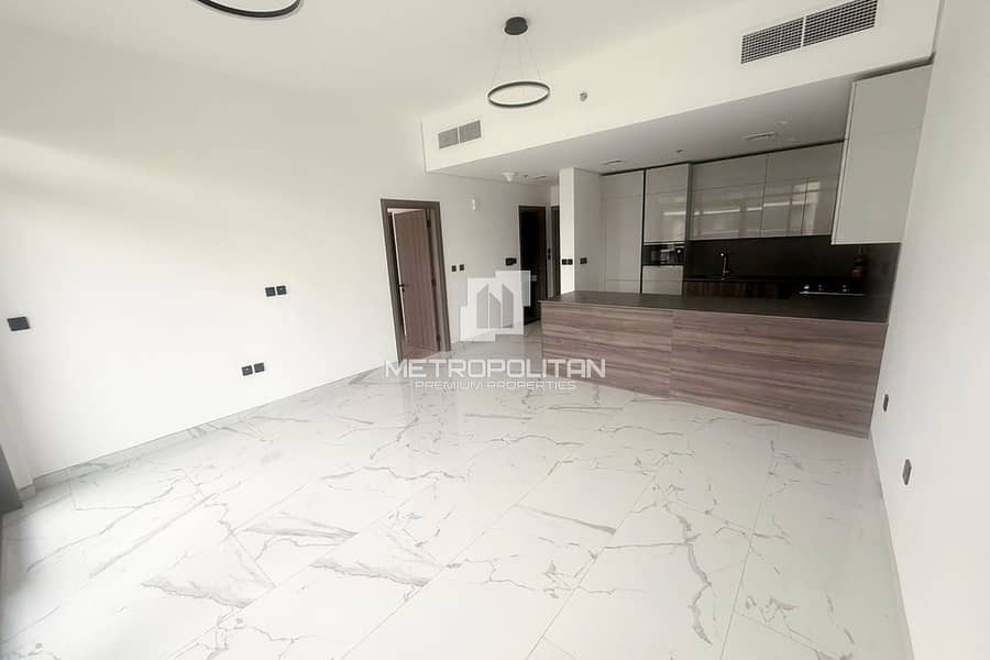 Vacant | Burj Khalifa Views | Bright and Spacious