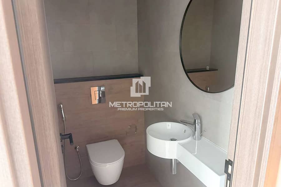 Vacant | Burj Khalifa Views | Bright and Spacious - Image 9