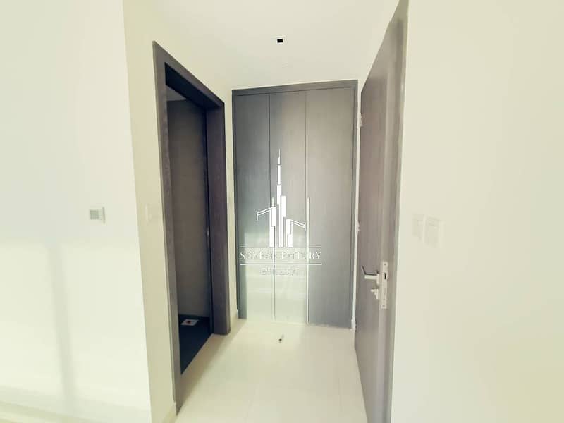 Ready to move in | Prime Location | Pool View - Image 8