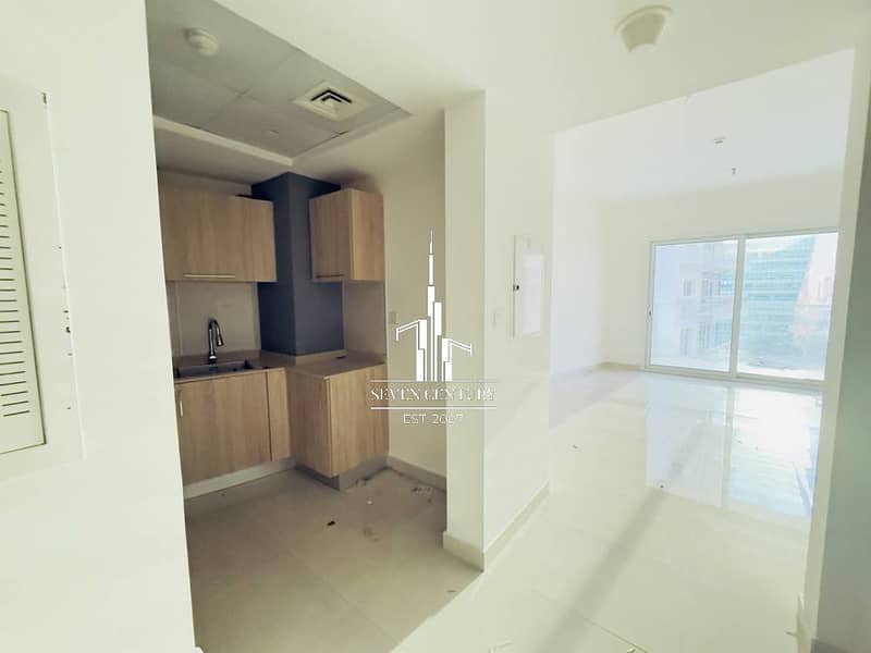 Ready to move in | Prime Location | Pool View - Image 9