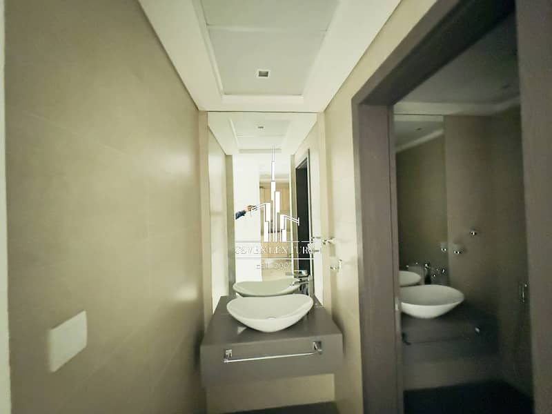 Ready to move in | Prime Location | Pool View - Image 11