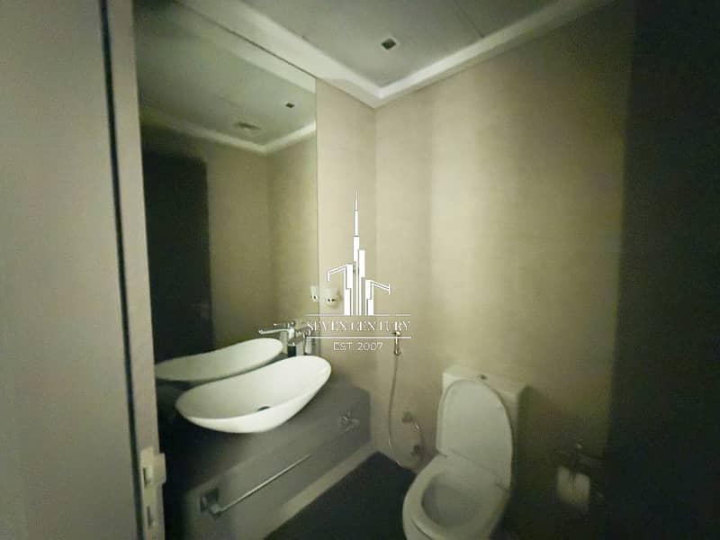 Ready to move in | Prime Location | Pool View - Image 13