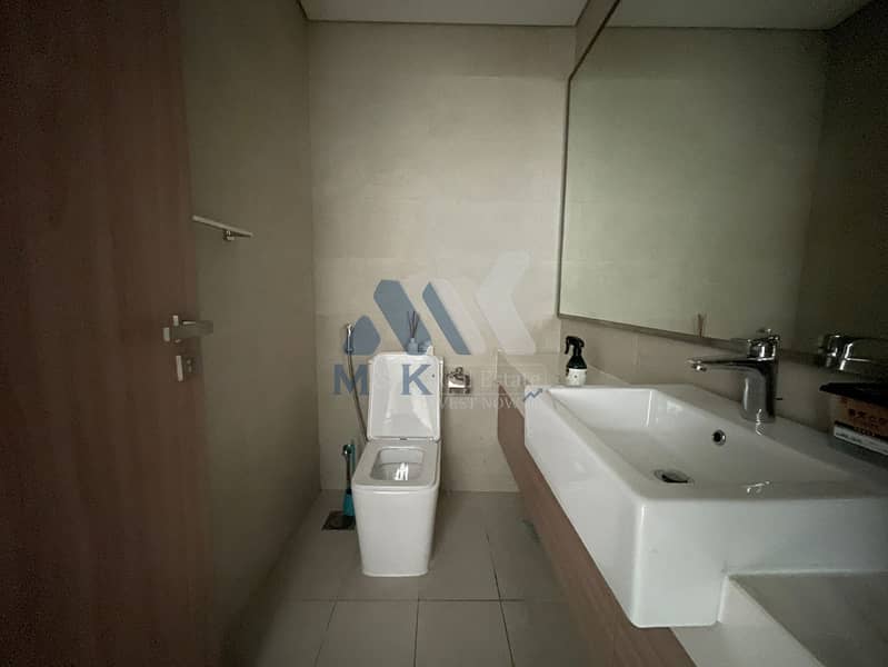 Best Deal / Water and Pool View / Unfurnished - Image 11