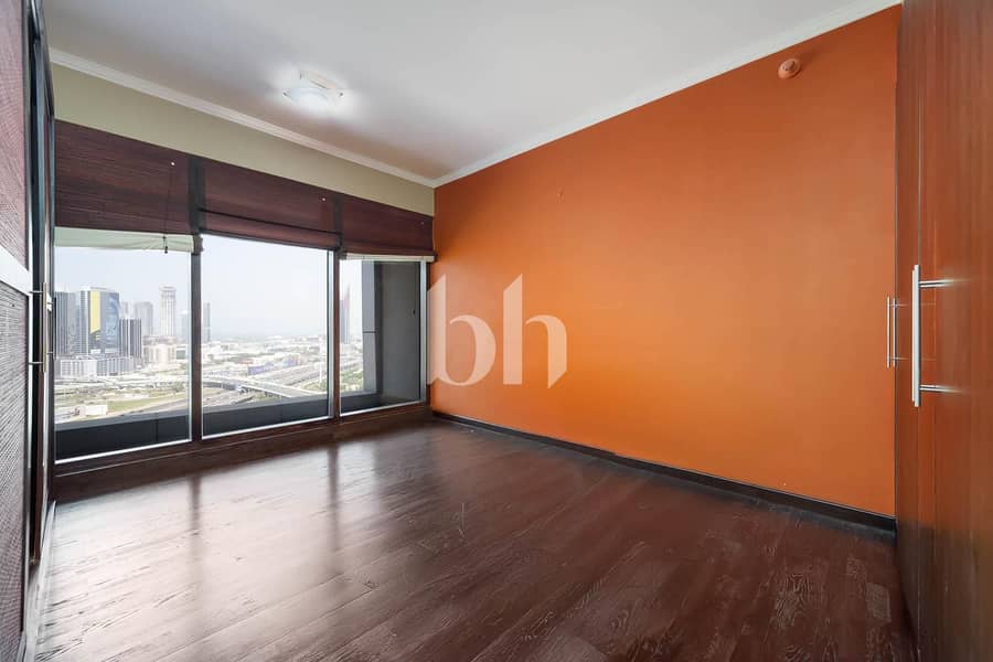 Upgraded | Duplex | Skyline view | VOT | Exclusive