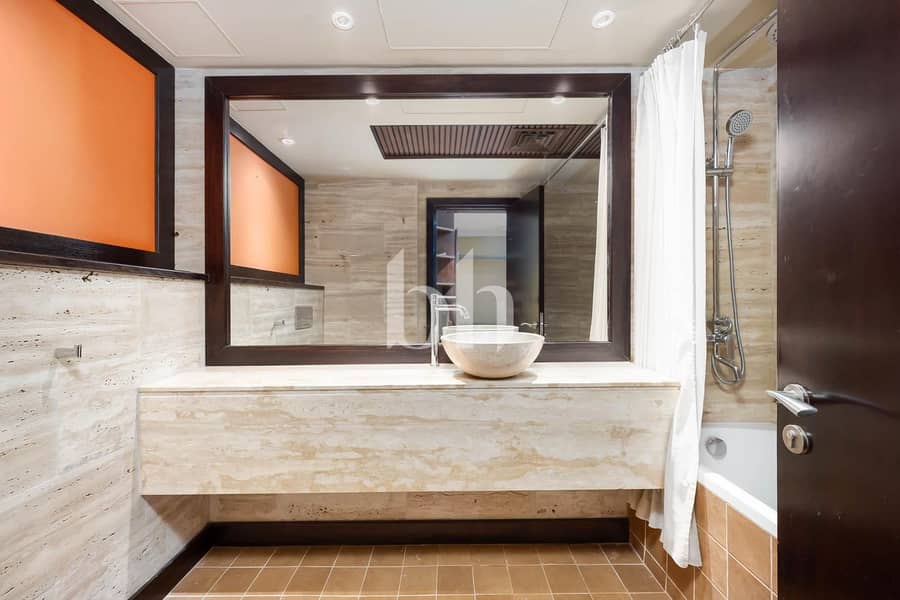 Upgraded | Duplex | Skyline view | VOT | Exclusive - Image 7