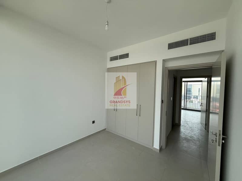 Spacious ll Modern Layout |l Prime Location - Image 6
