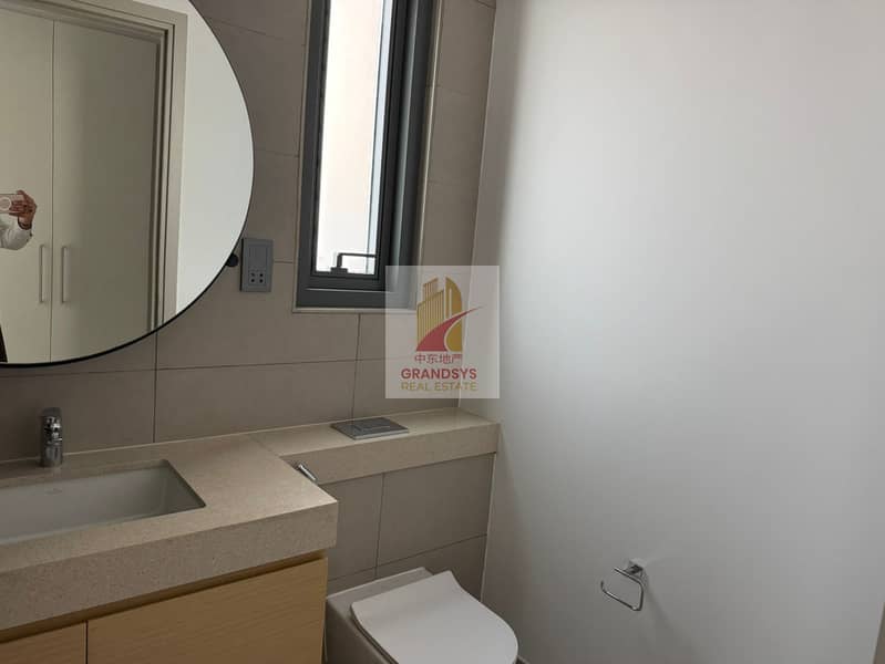 Spacious ll Modern Layout |l Prime Location - Image 10