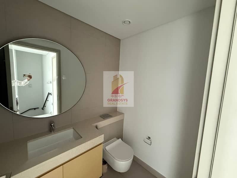 Spacious ll Modern Layout |l Prime Location - Image 14