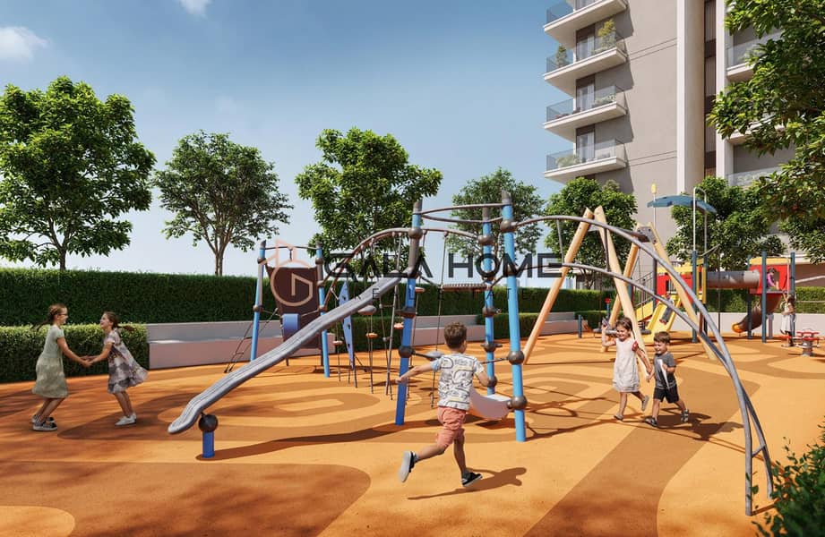 Luxury Living with Panoramic Golf Views - Image 11