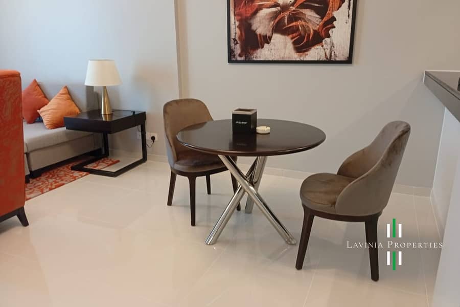 Fully Furnished | Golf View | Spacious Living Area - Image 7