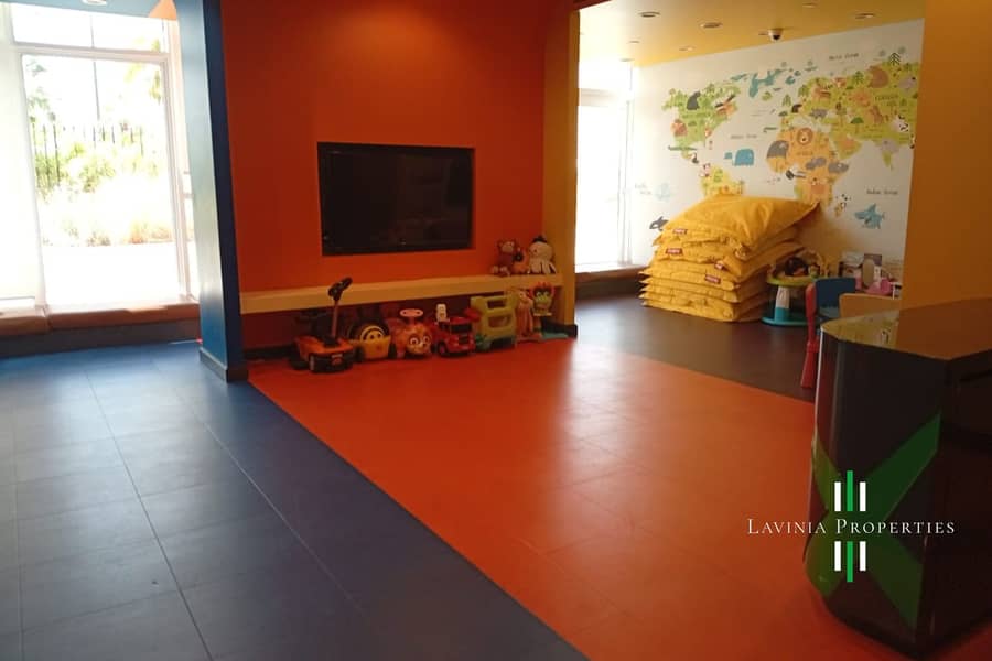 Fully Furnished | Golf View | Spacious Living Area - Image 10