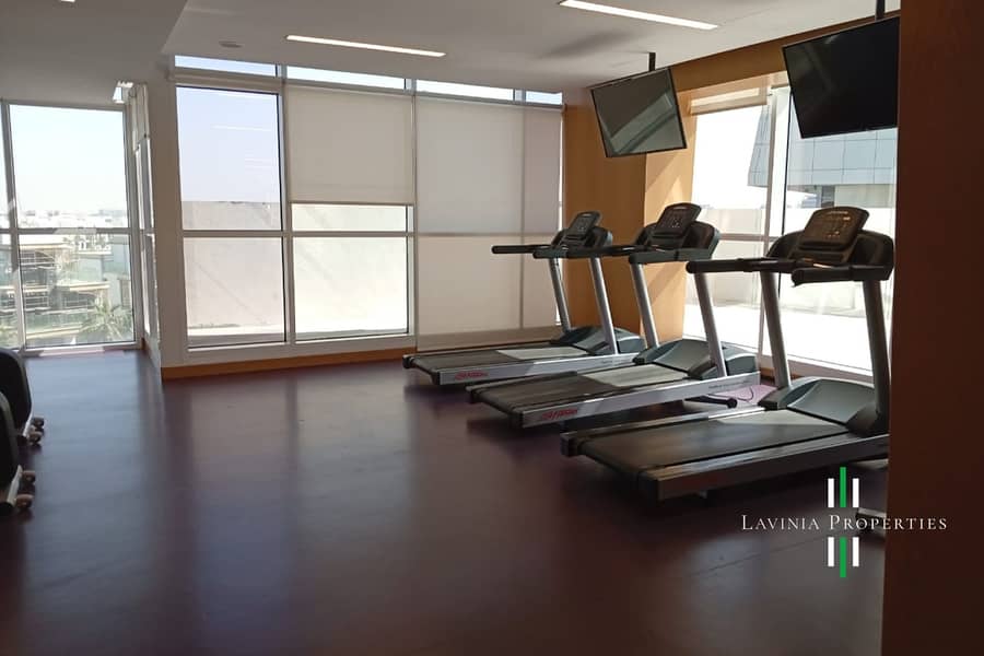 Fully Furnished | Golf View | Spacious Living Area - Image 13