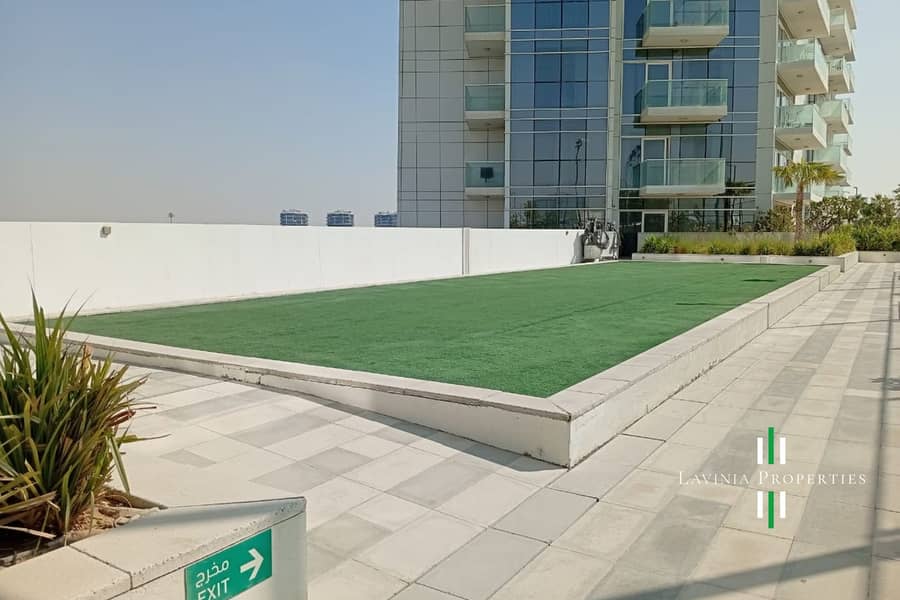 Fully Furnished | Golf View | Spacious Living Area - Image 19