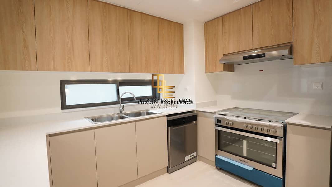 4 + Maids + Extra Bedroom | Investor Deal | Closed Kitchen - Image 16