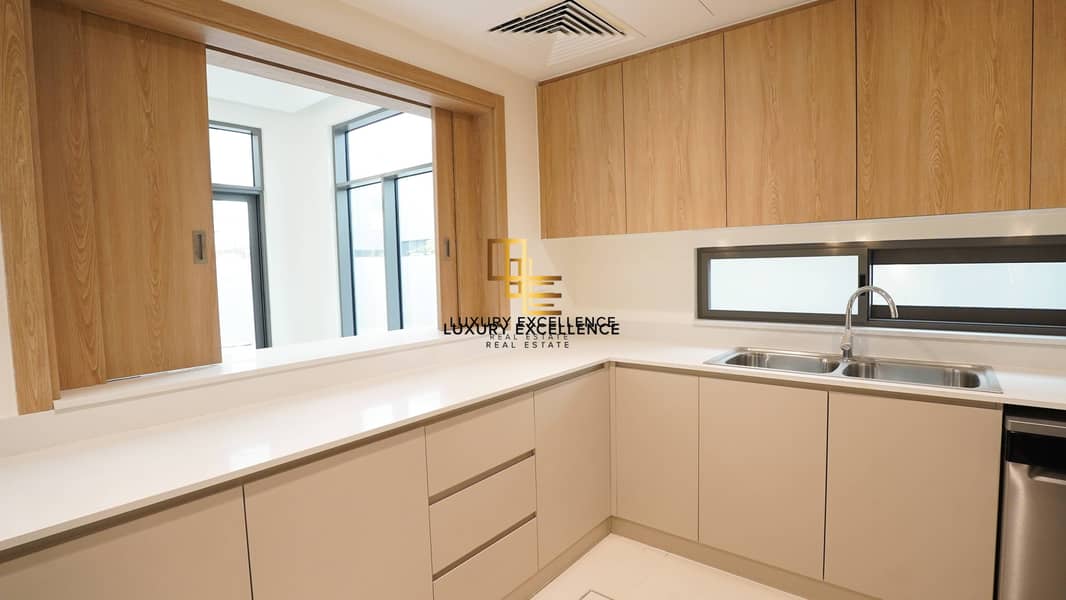 4 + Maids + Extra Bedroom | Investor Deal | Closed Kitchen - Image 22