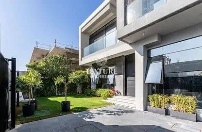 Custom Built | Corner Unit | Vacant On Transfer