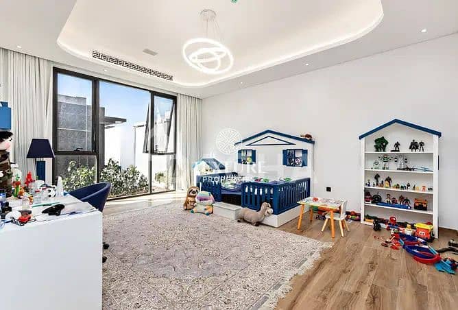 Custom Built | Corner Unit | Vacant On Transfer