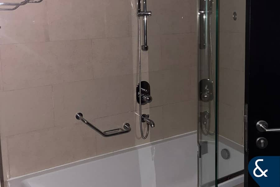 Luxury Duplex | Upgraded | Walk in closet - Image 10