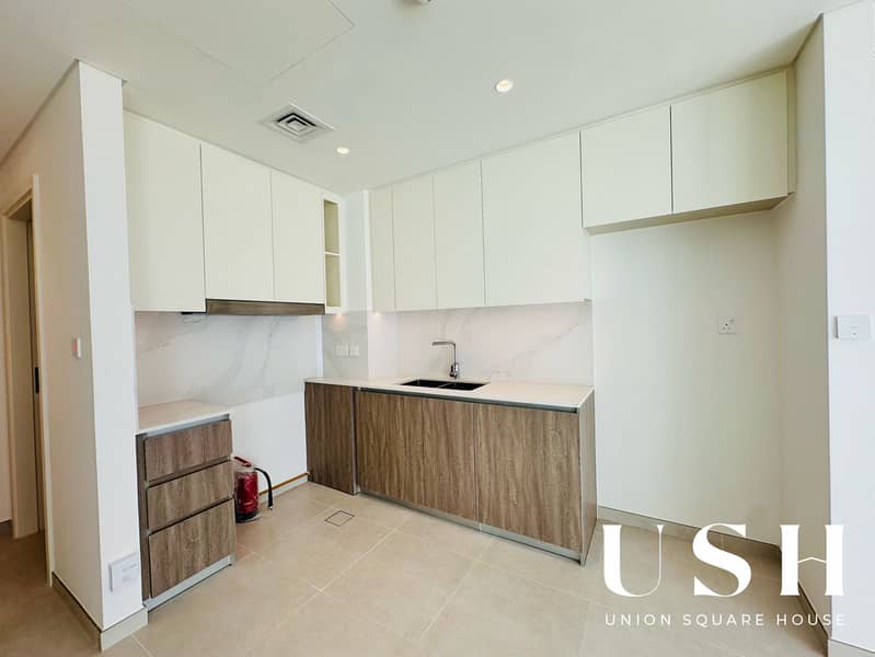 Contemporary l Close to Club House l Vacant