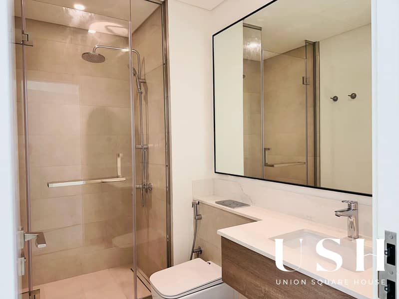 Contemporary l Close to Club House l Vacant - Image 11