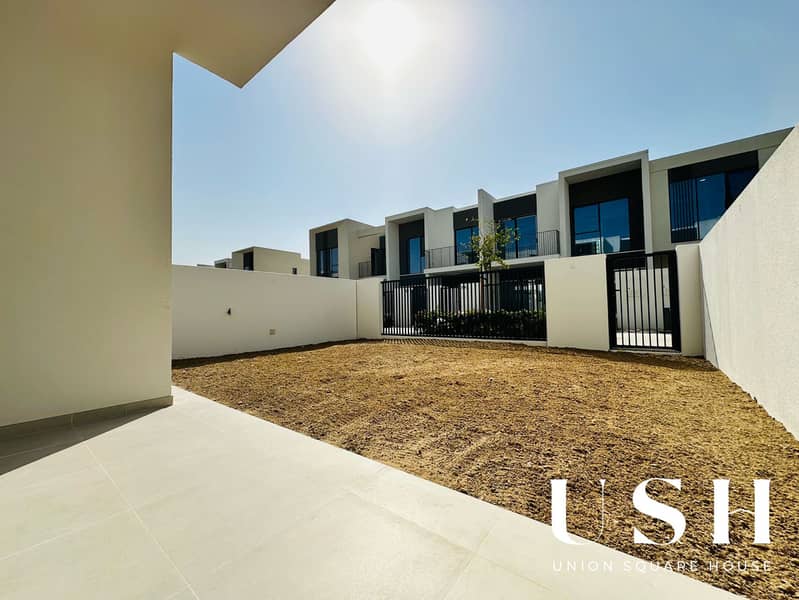 Contemporary l Close to Club House l Vacant - Image 15