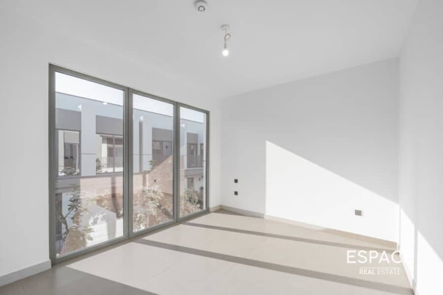 Big Plot | Premium Townhouse | Vacant