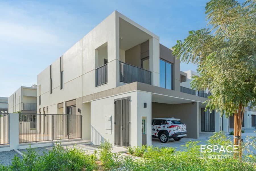 Big Plot | Premium Townhouse | Vacant