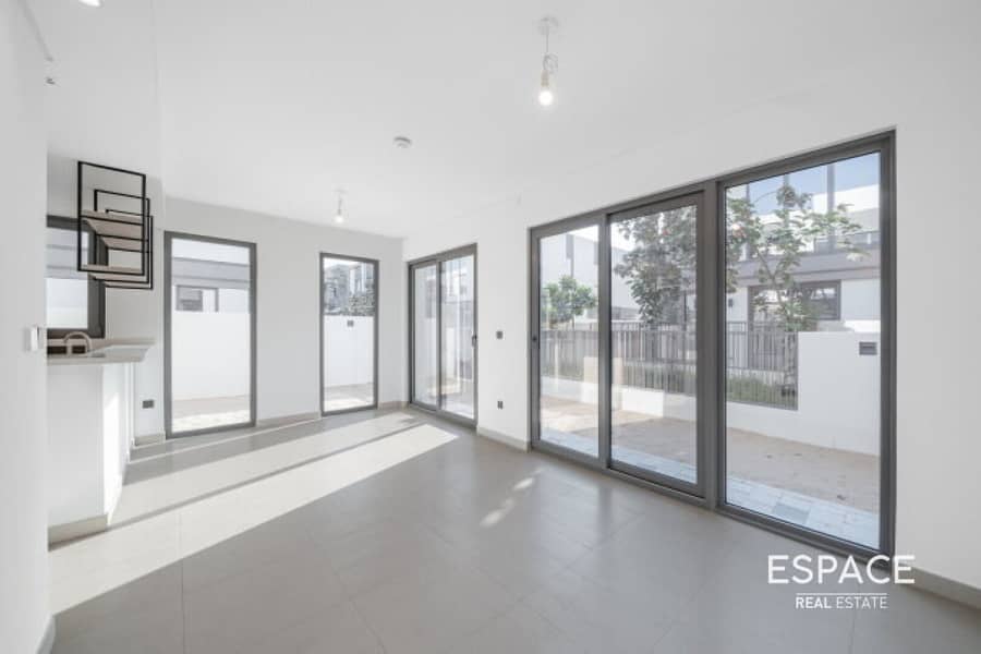 Big Plot | Premium Townhouse | Vacant