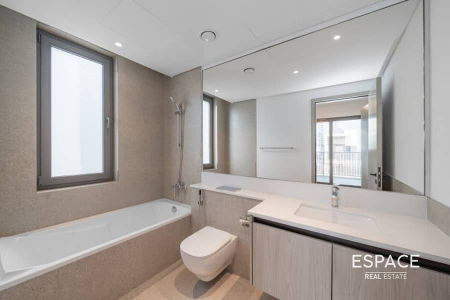 Big Plot | Premium Townhouse | Vacant - Image 8