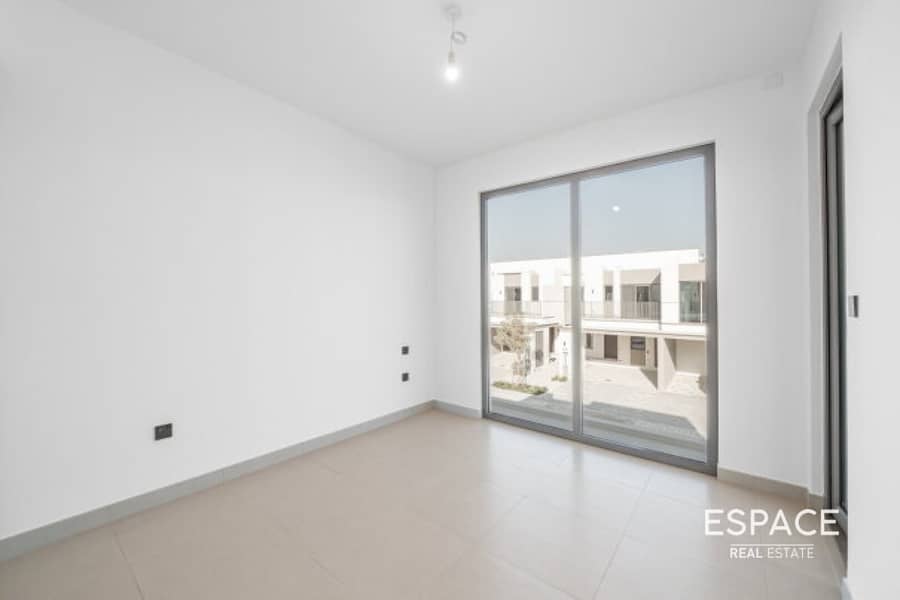 Big Plot | Premium Townhouse | Vacant - Image 9