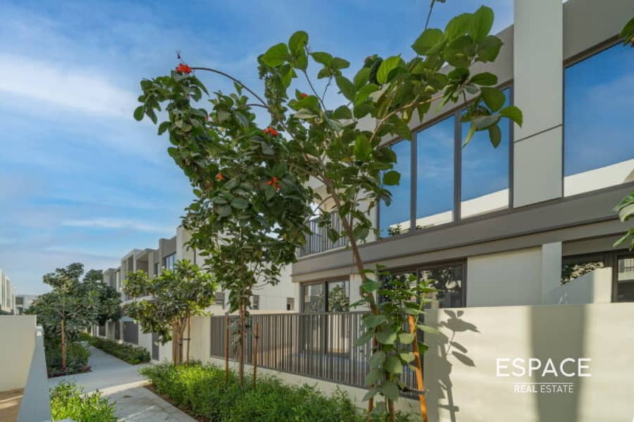 Big Plot | Premium Townhouse | Vacant - Image 10