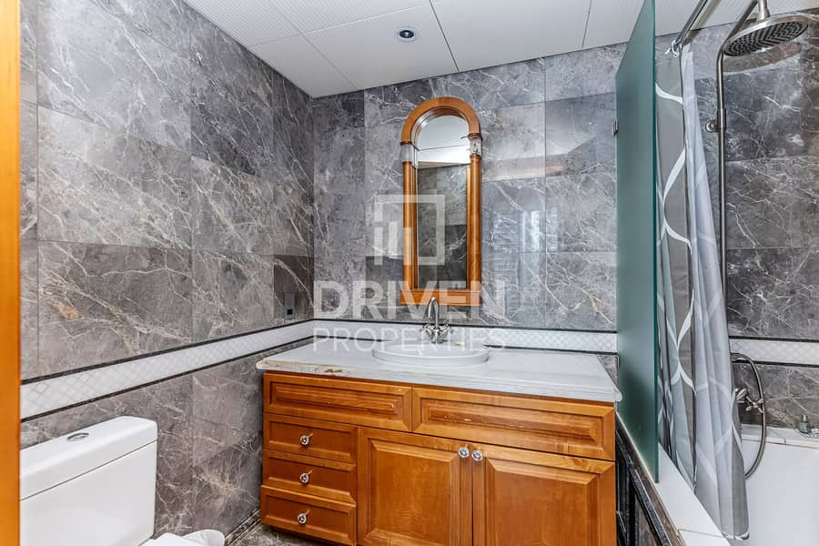 Prime Unit in Iconic Tower | Prestigious Location - Image 12