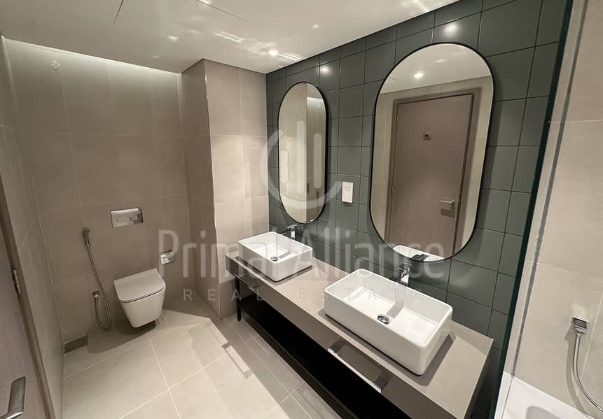 Burj Khalifa View | Brand New | Vacant - Image 9