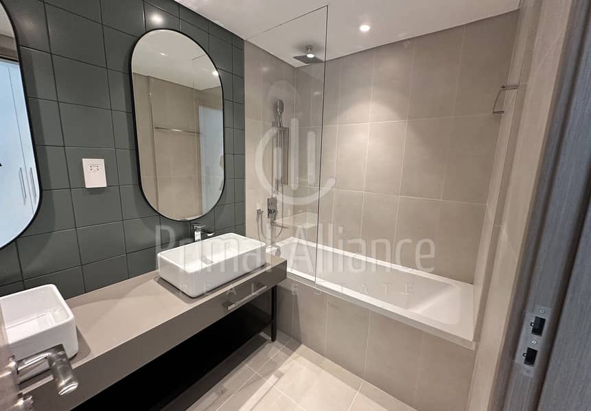 Burj Khalifa View | Brand New | Vacant - Image 10