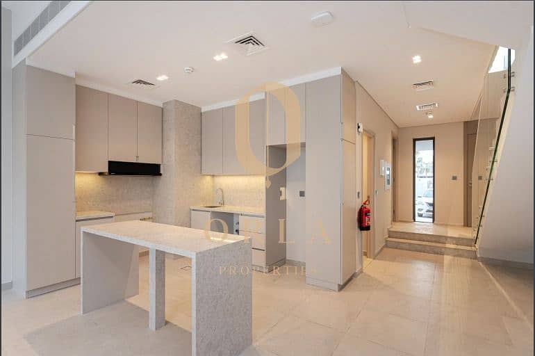 Private Single-Row Home | Vacant & Fully Upgraded