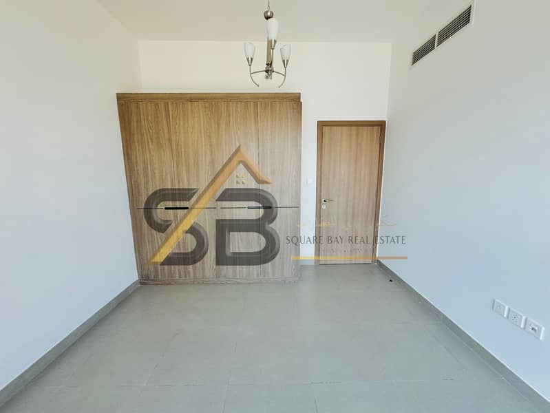 Spacious 1Bhk Apartment with Closed kitchen Building have All Facilities