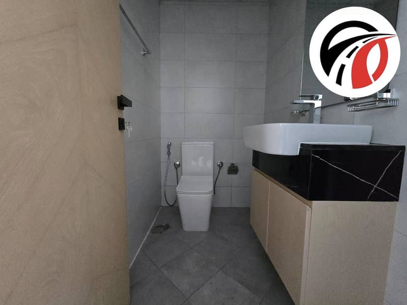 Luxury Building | Ready to Move | Prime Location - Image 9