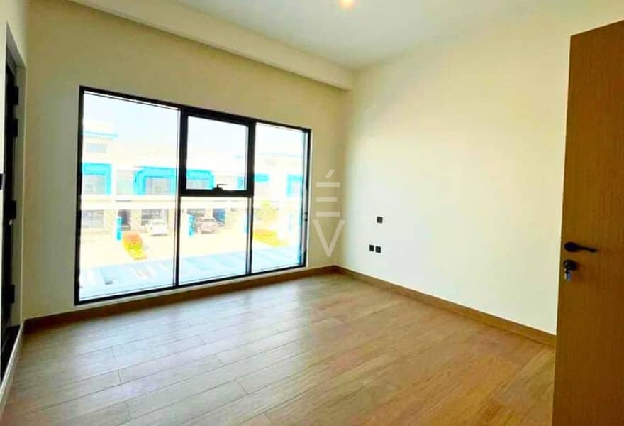 4BR Villa | Unfurnished | Spacious Layout - Image 11