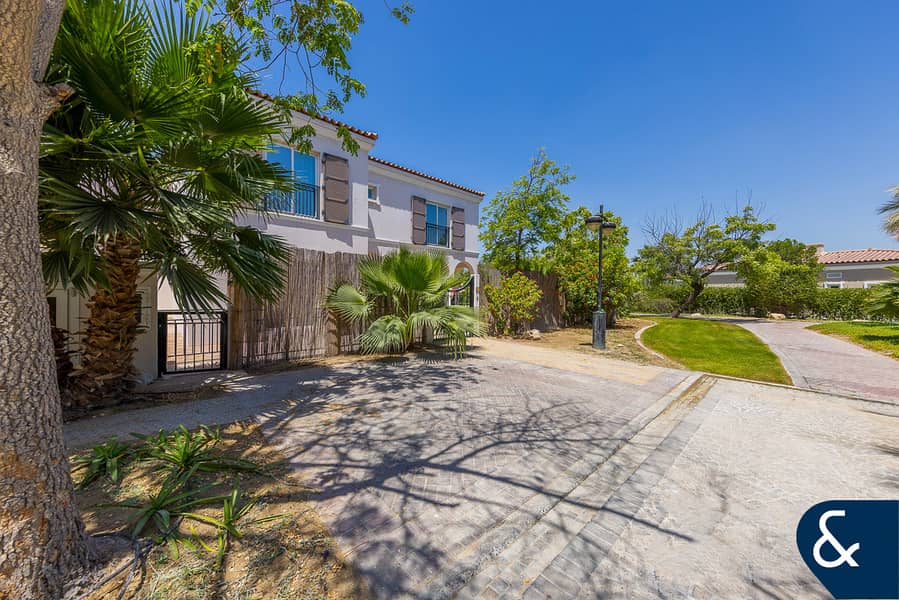 Huge Plot | Cul-De-Sac Location | 5 Bedroom